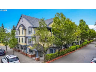 Photo #1: 696338416 Listing