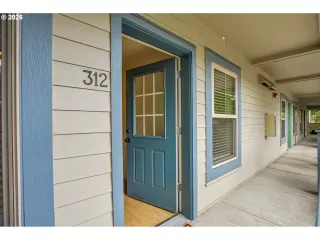 Photo #2: 696338416 Listing