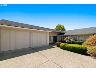 Photo #1: 697153698 Listing