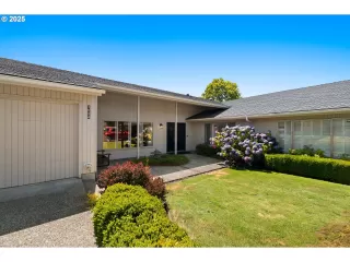 Photo #2: 697153698 Listing