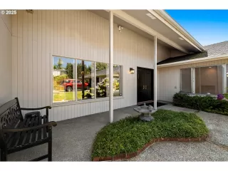 Photo #4: 697153698 Listing