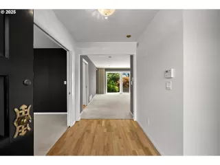 Photo #5: 697153698 Listing