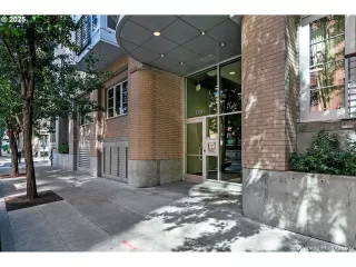 Photo #3: 697823080 Listing