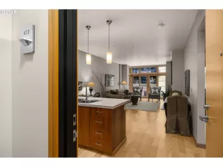 Photo #4: 697823080 Listing