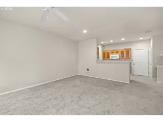 Photo #4: 698005865 Listing