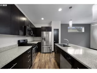 Photo #4: 698145771 Listing