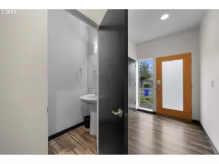 Photo #5: 698145771 Listing