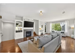 Photo #5: 698606261 Listing