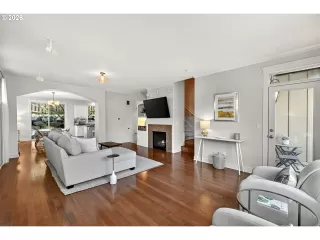 Photo #6: 698606261 Listing