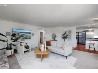 Photo #2: 698761177 Listing 