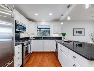 Photo #5: 698761177 Listing 