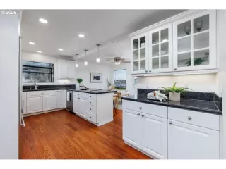 Photo #6: 698761177 Listing 