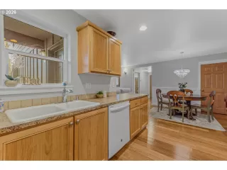 Photo #3: 698850374 Listing