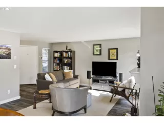 Photo #3: 698935545 Listing