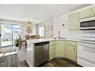 Photo #5: 698935545 Listing