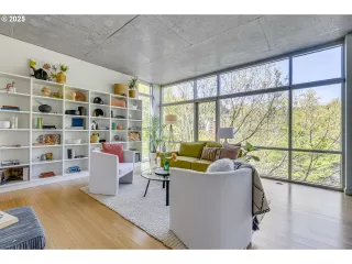 Photo #2: 698960886 Listing