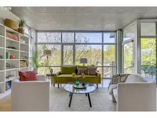 Photo #3: 698960886 Listing