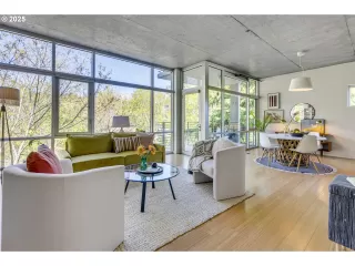 Photo #5: 698960886 Listing