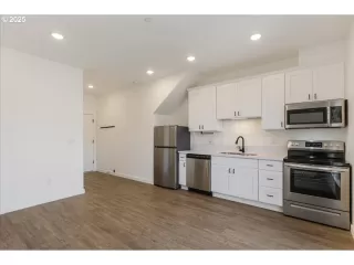 Photo #6: 699470145 Listing