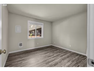 Photo #6: 699535185 Listing
