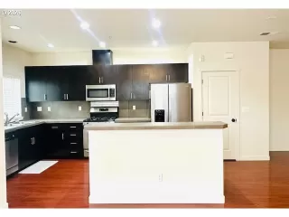 Photo #3: 700619481 Listing 