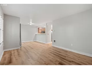 Photo #6: 701267928 Listing 