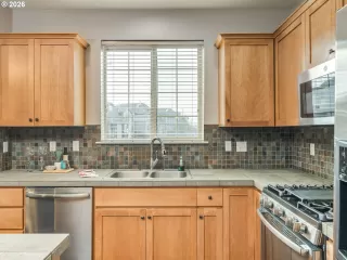 Photo #3: 701573334 Listing