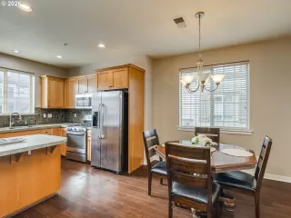 Photo #6: 701573334 Listing