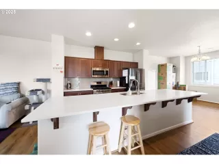 Photo #2: 701626516 Listing