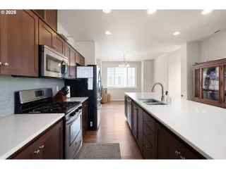 Photo #4: 701626516 Listing