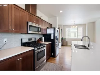 Photo #5: 701626516 Listing