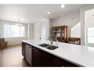 Photo #6: 701626516 Listing