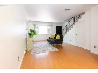 Photo #4: 701986001 Listing 