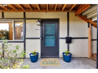 Photo #2: 702091937 Listing