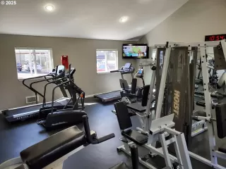 Photo #4: 702184914 Listing