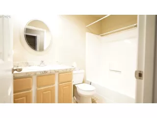 Photo #6: 702184914 Listing