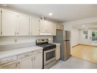 Photo #4: 702262861 Listing 