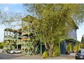 Photo #3: 702971146 Listing