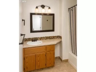 Photo #5: 703888660 Listing