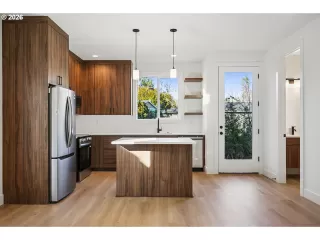 Photo #1: 704243176 Listing