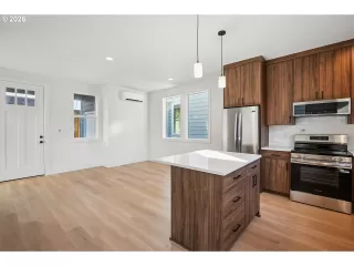 Photo #6: 704243176 Listing