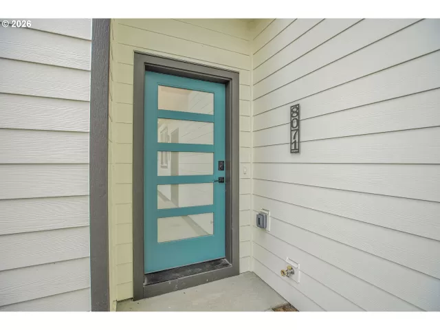 MLS: 704424320 Condo For Sale