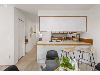 Photo #6: 705618115 Listing