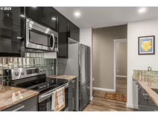 Photo #5: 705705569 Listing