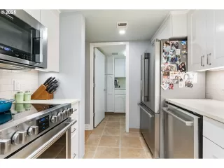 Photo #4: 706349507 Listing