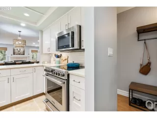 Photo #5: 706349507 Listing