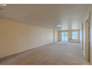 Photo #3: 707525817 Listing