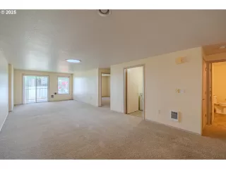 Photo #4: 707525817 Listing