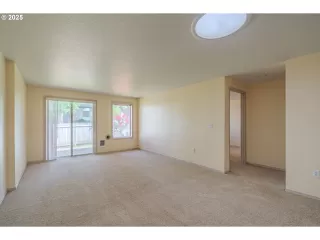 Photo #5: 707525817 Listing