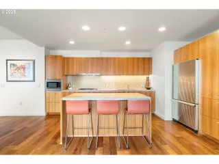 Photo #4: 707584602 Listing 